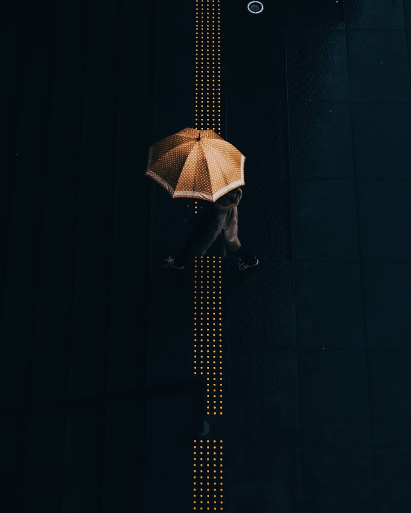 傘,雨,点字ブロック